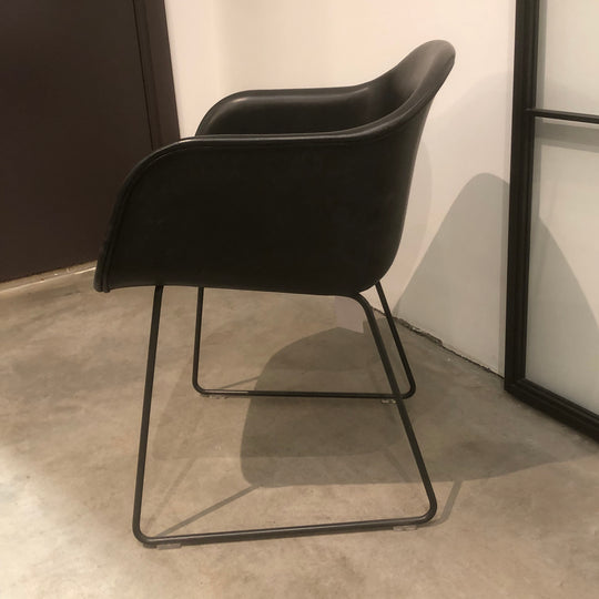 Muuto - Stoel Fiber met arm - SALE  Houtmerk   