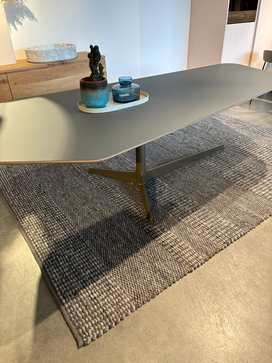 Houtmerk - Tafel Loom 250x120cm Arpa Fenix - Bladvorm Basalt - SALE Tafels Houtmerk