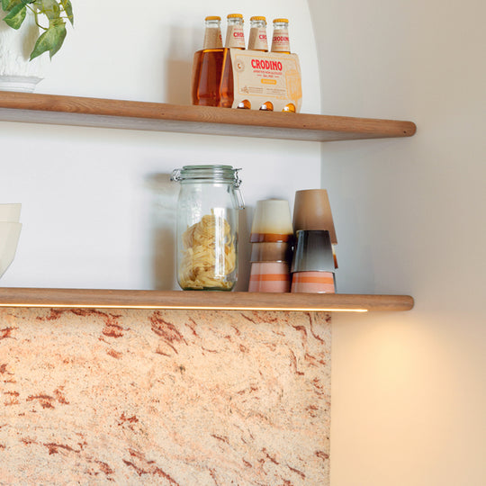 Houtmerk - Ripple Nisplank met LED-strip verlichting - Maatwerk massief eiken Wandplanken Houtmerk