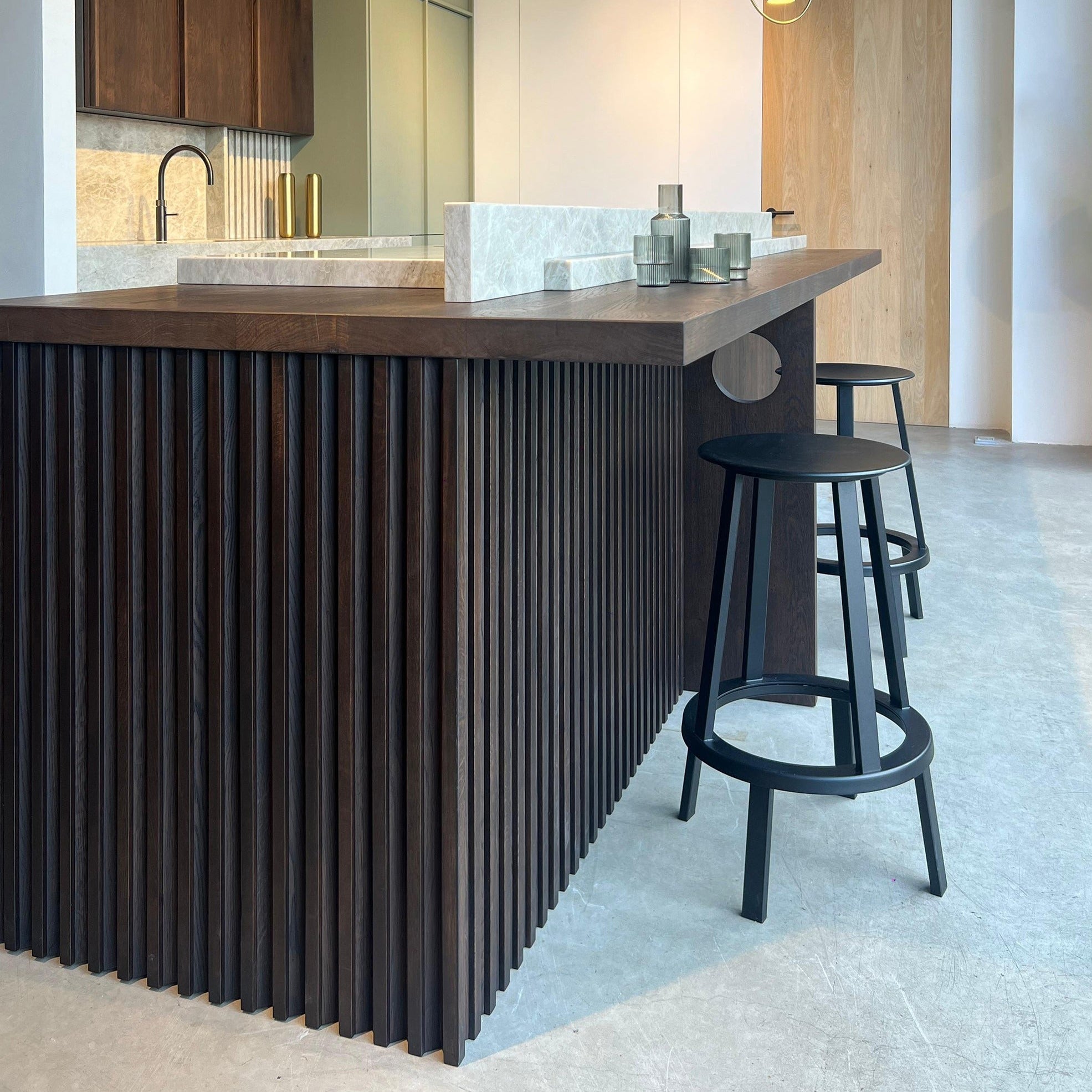 Ratio - Dekpaneel ESCALADE - Geprofileerd eiken Black Walnut Beits Keukenfronten Houtmerk