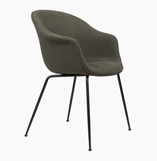 Gubi - Stoel Bat Tube base - Stoffering Sahco Clay - SALE Stoelen Houtmerk