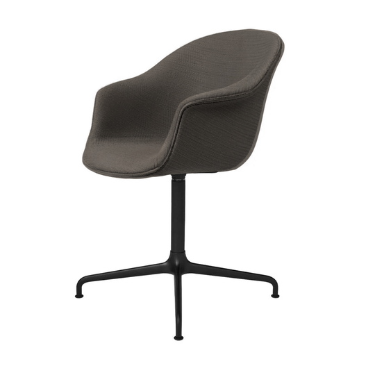 Gubi - Stoel Bat Meeting Chair 4-star base - Stoffering Sahco Clay - SALE Stoelen Houtmerk