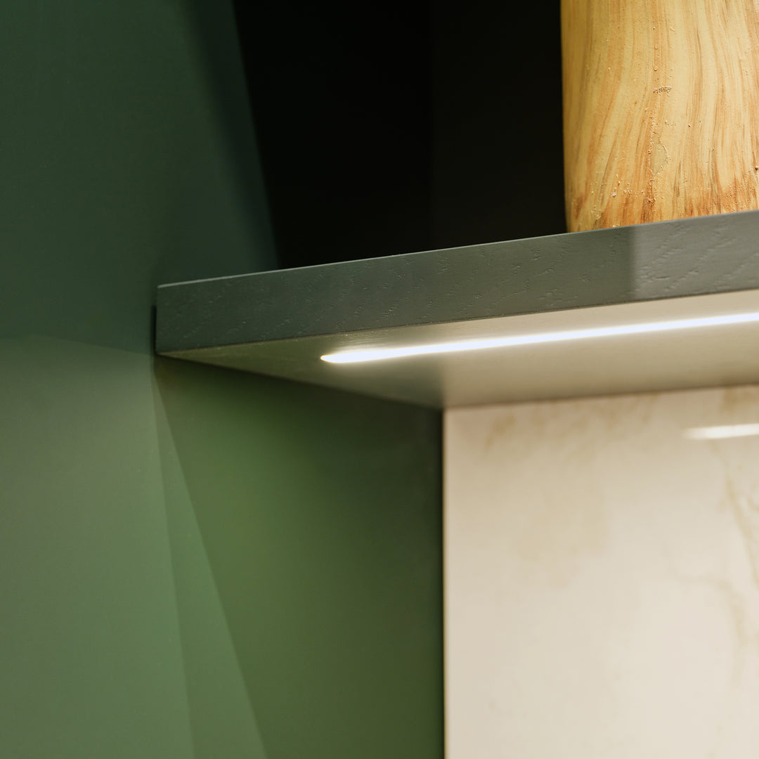 Houtmerk - Houten Wandplank met LED-strip verlichting - Maatwerk kleurlak hout