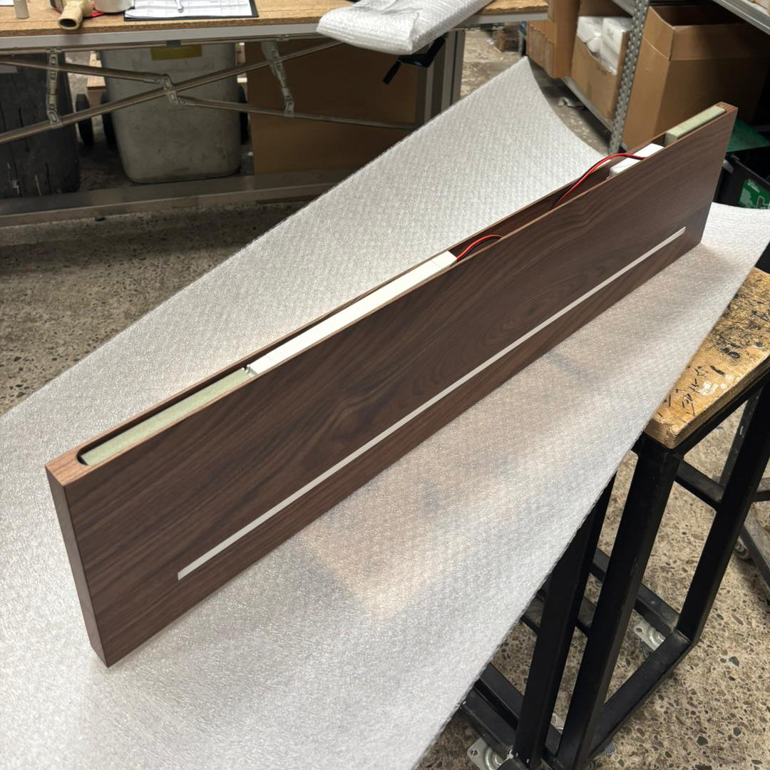 Houtmerk - Houten Wandplank blinde bevestiging - Massief noten - SALE Wandplanken Houtmerk