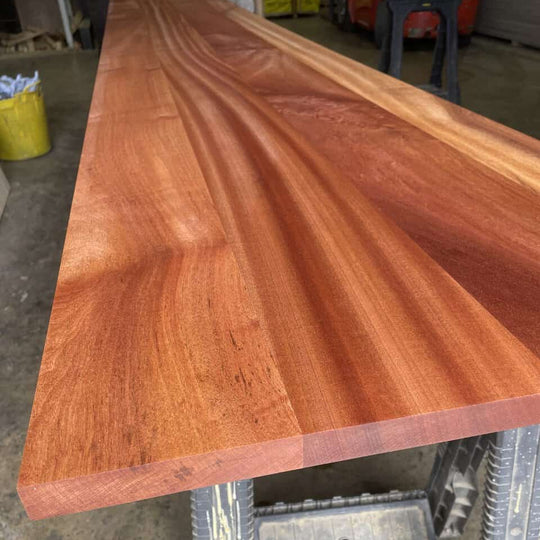 Houtmerk -  Massief houten werkblad op maat - Mahonie Sapeli doorgaande lamel