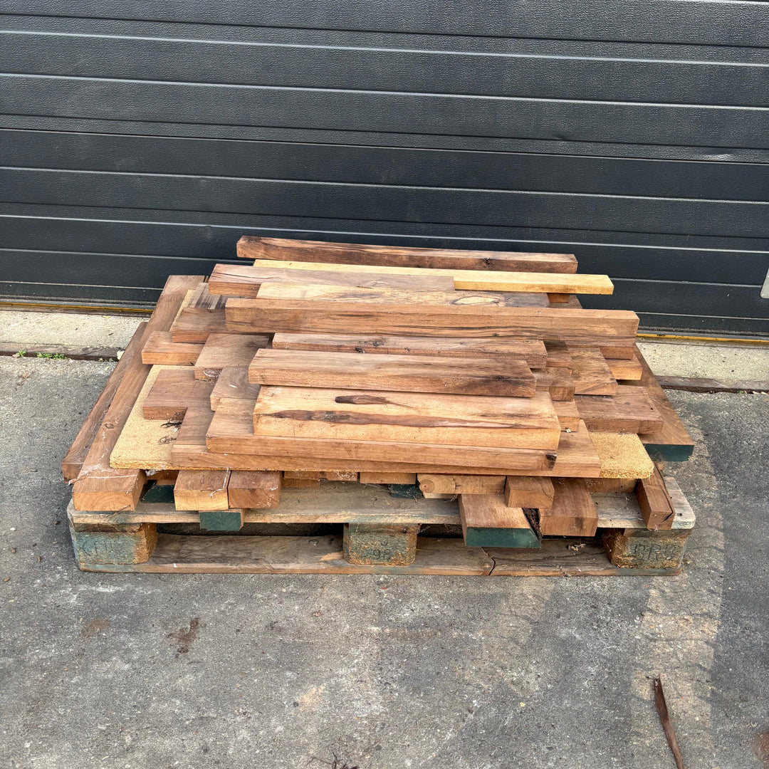 Houtmerk - Losse panelen massief noten resthout 50-70cm - SALE Werkbladen houtmerk