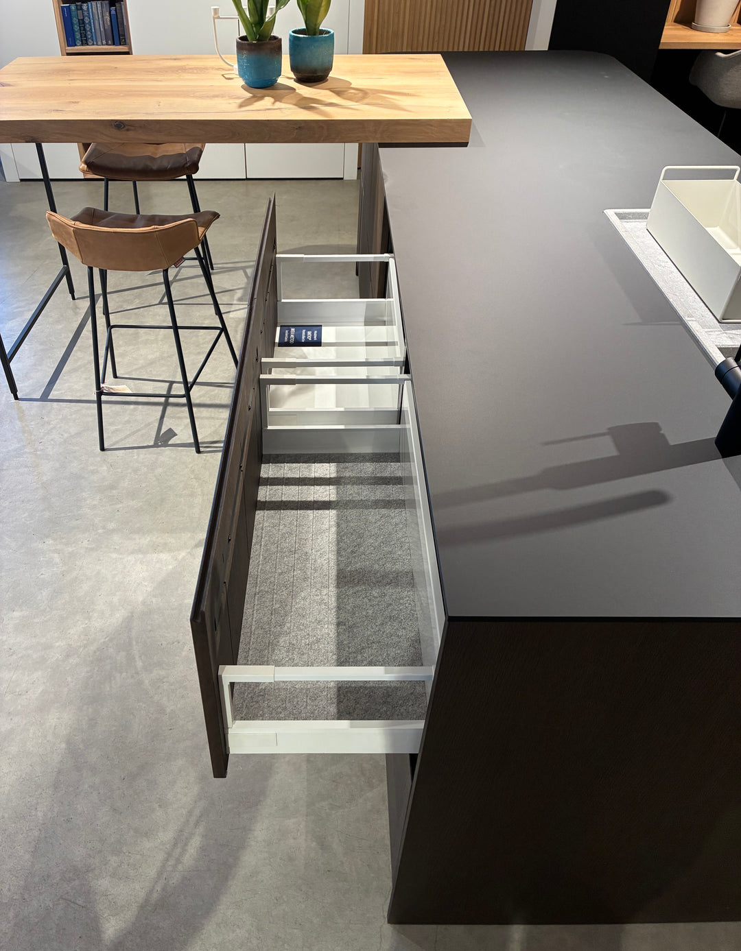 Houtmerk - Ratio® keuken eiken met natuursteen - SALE Keukens Houtmerk