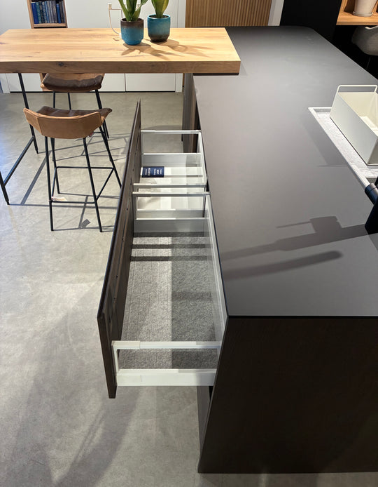 Houtmerk - Ratio® keuken eiken met natuursteen - SALE Keukens Houtmerk