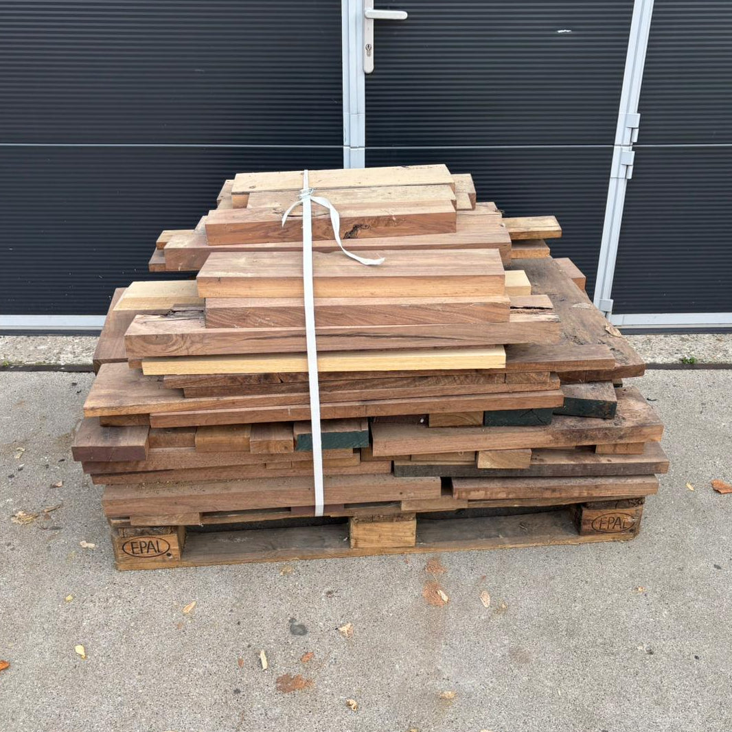 Houtmerk - Losse panelen massief noten resthout 30-40mm - SALE Werkbladen houtmerk