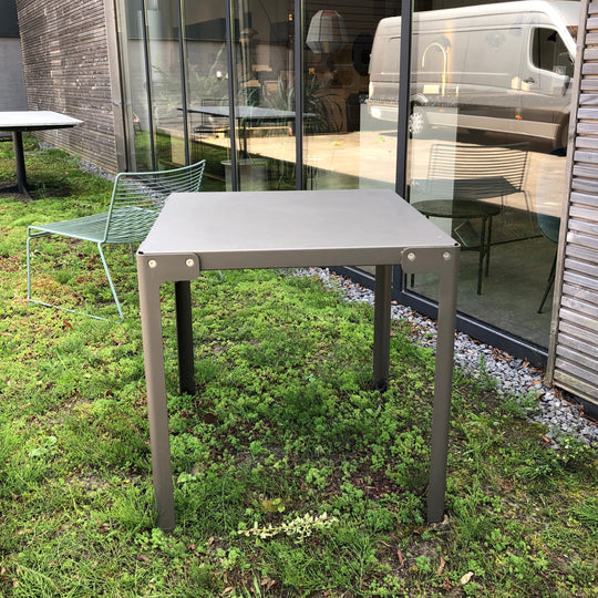 Functionals - T-table donkergrijs warmgrijs outdoor afwerking - SALE  Houtmerk   