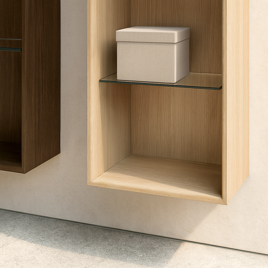 Houtmerk - Open houten Kolomkast Rouleaux - Afgerond hout met glazen legplanken