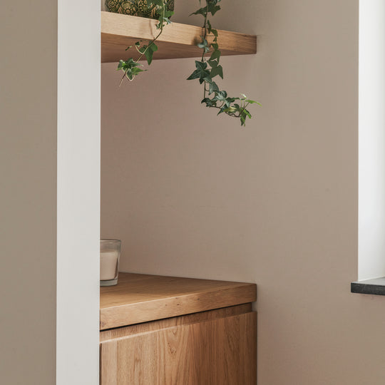 Houtmerk Domus® - Lage ladekast met wandplanken - Massief hout maatwerk Kasten Houtmerk