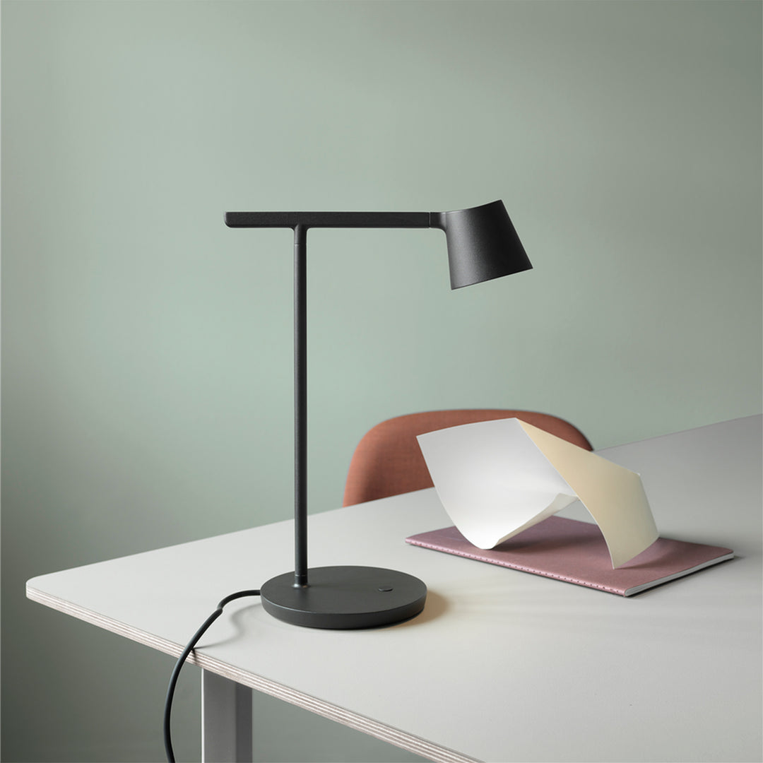 Muuto Tip bureaulamp, minimalistisch lampje bij de thuis werkplek