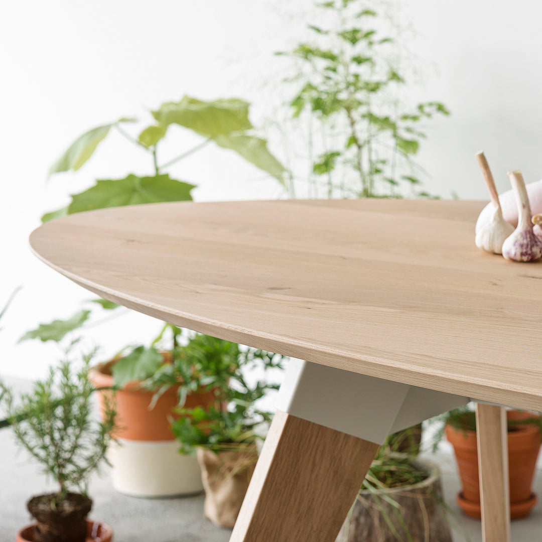 Ovale tafel Lino op maat met massief houten blad en poten