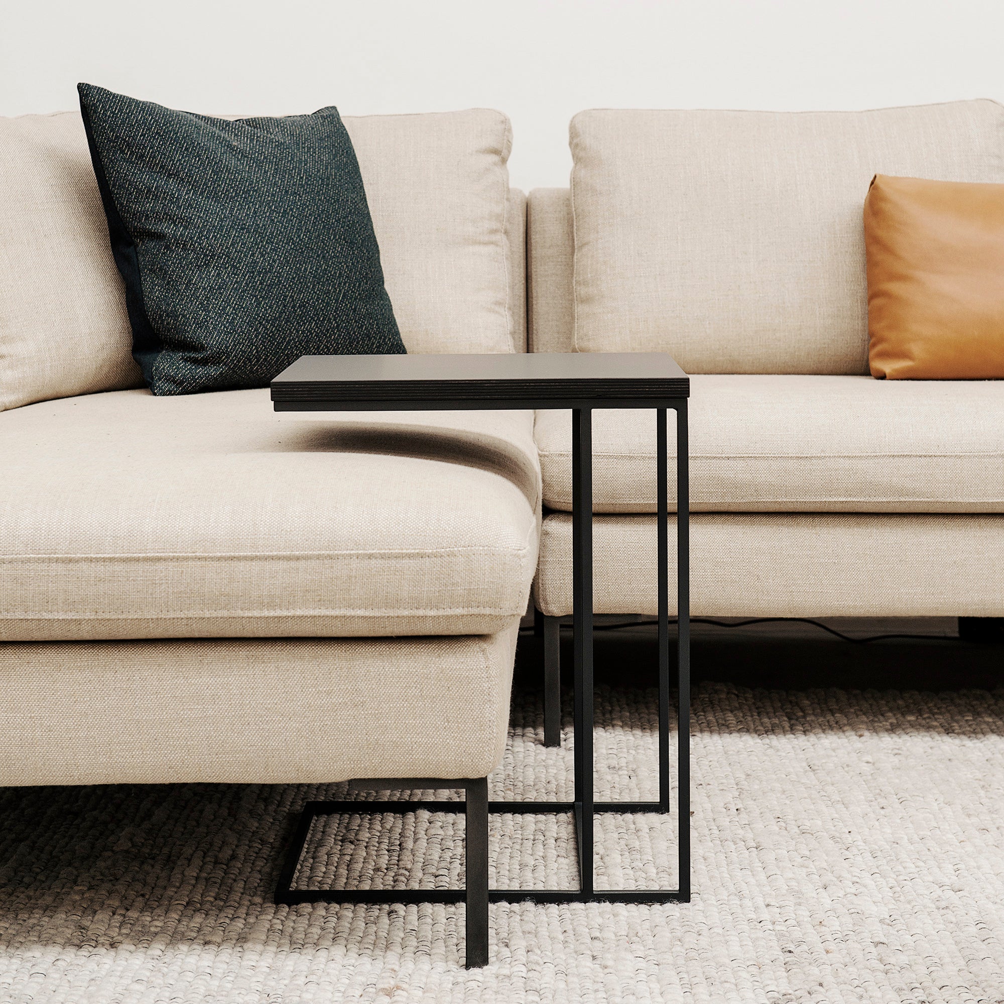Ronde Salontafel Voor Modern Interieur - Industriële Bijzettafel In Zwart En Artisan Eik Perfecte Kleine Tafel Voor Woonkamer Ronde Salontafel Voor Modern Interieur - Industriële Bijzettafel In Zwart En Artisan Eik Perfecte Kleine Tafel Voor Woonkamer