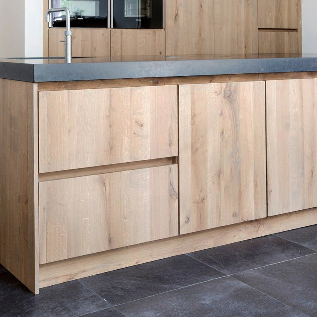 Houtmerk – Plinten voor keuken - maatwerk massief hout of Fenix Keukens Houtmerk   