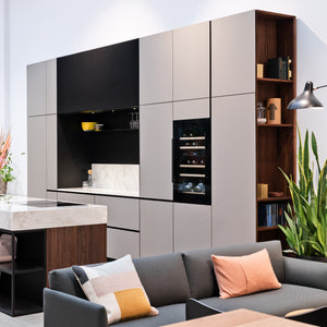 Houtmerk Ratio® - Vakkenkast Spatio - Hoge eindkast massief hout  Houtmerk   
